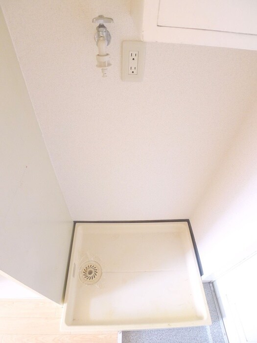 物件内観写真6　(洗濯機置場)