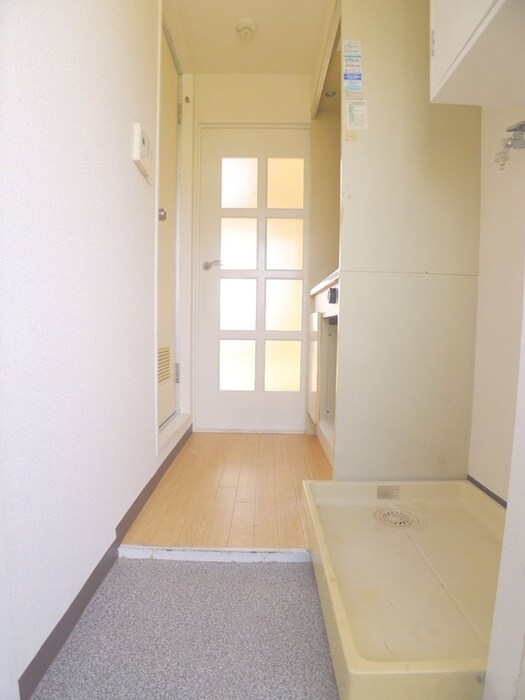 物件内観写真10　(洗濯機置場)