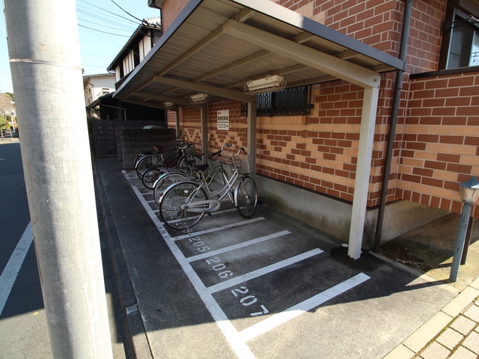物件外観写真6　(駐輪場)