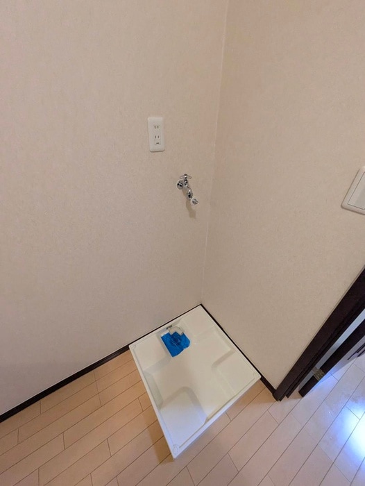 物件内観写真16　(洗濯機置場)