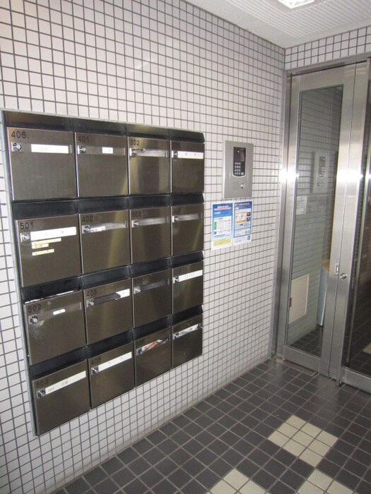 物件外観写真5　(エントランス部分)