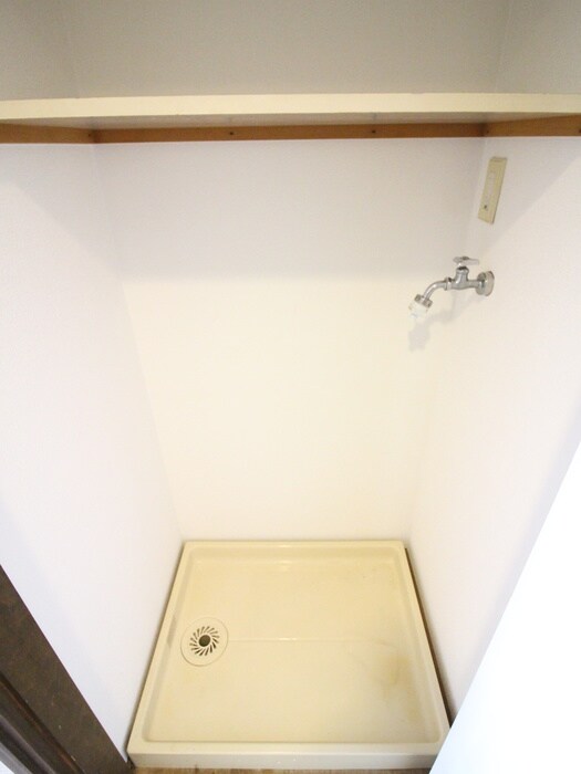 物件内観写真15　(洗濯機置場)