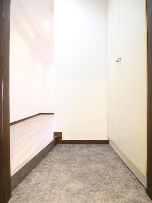 物件内観写真17　(玄関)