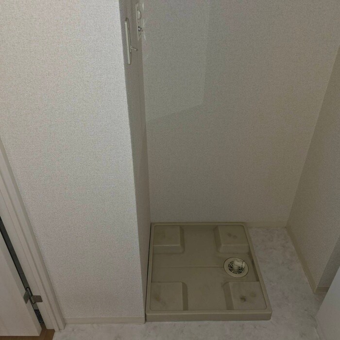 物件内観写真12　(洗濯機置場)