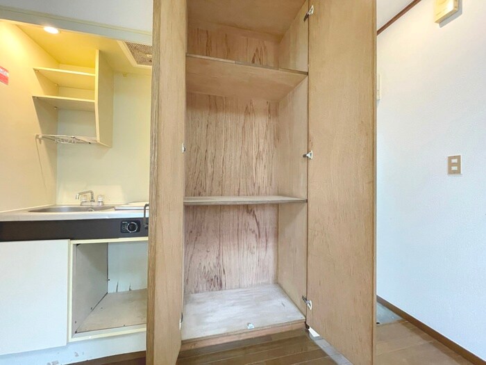 物件内観写真13　(収納)