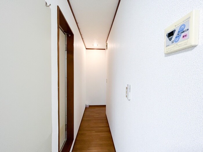 物件内観写真14　(廊下)