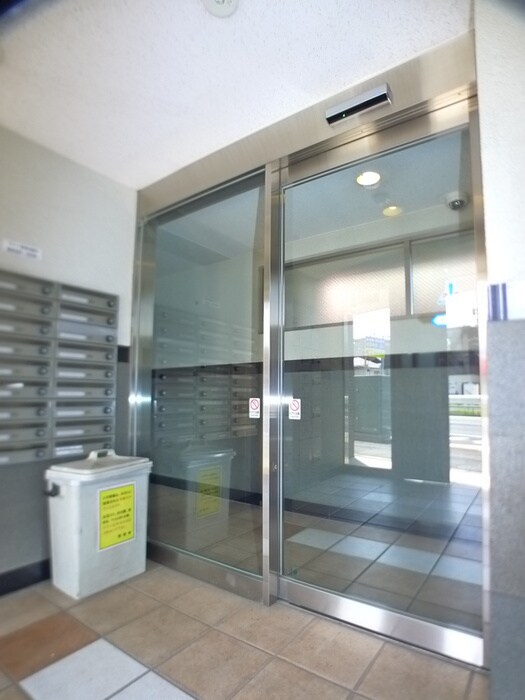 グランフォース西新井（503）のエントランス部分