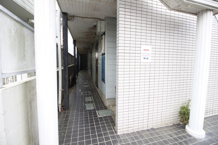 物件外観写真3　(エントランス部分)