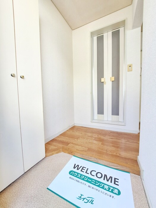 物件内観写真14　(玄関)