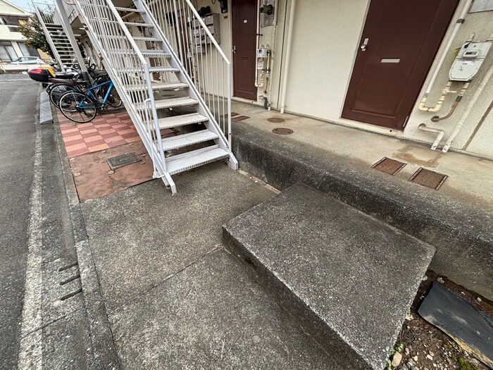 物件外観写真5　(エントランス部分)