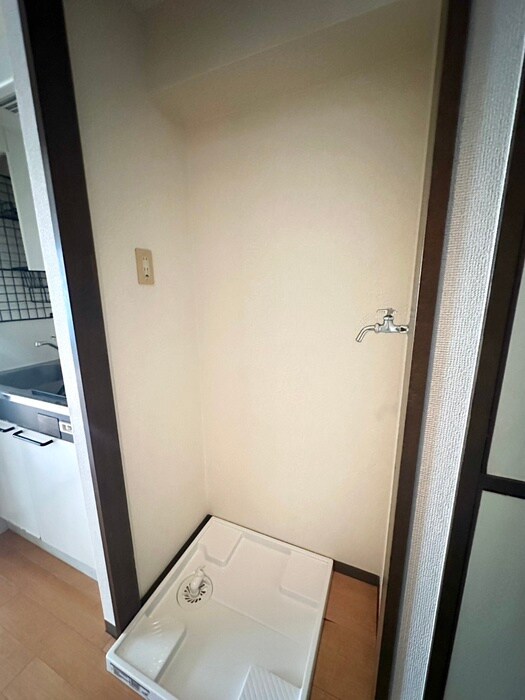 物件内観写真16　(洗濯機置場)