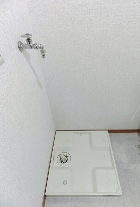 物件内観写真9　(洗濯機置場)