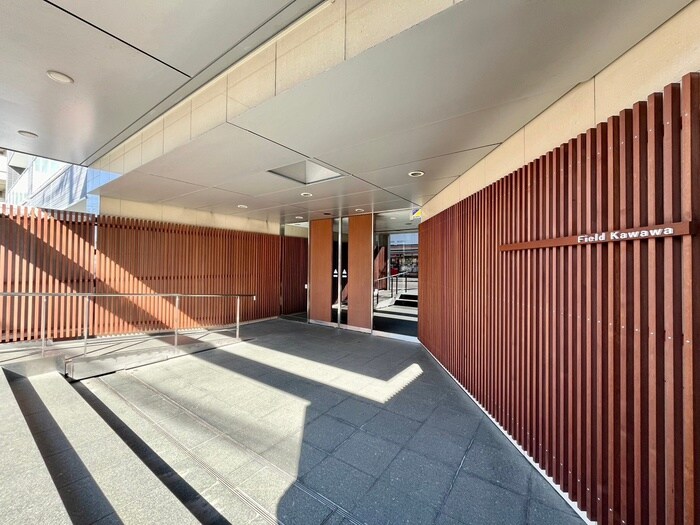 物件外観写真4　(エントランス部分)