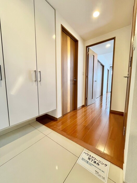 物件内観写真16　(玄関)