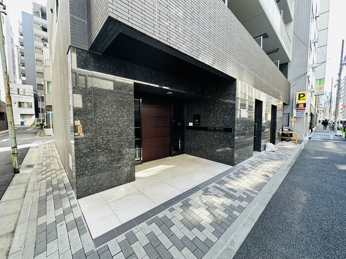 物件外観写真2　(エントランス部分)