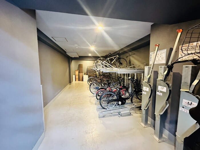 物件外観写真3　(駐輪場)