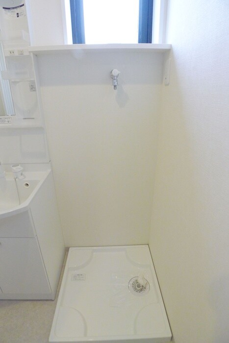 物件内観写真16　(洗濯機置場)