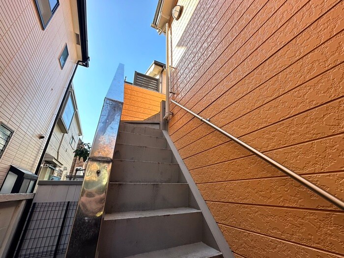 物件外観写真6　(エントランス部分)