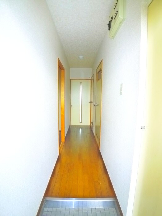 物件内観写真16　(廊下)