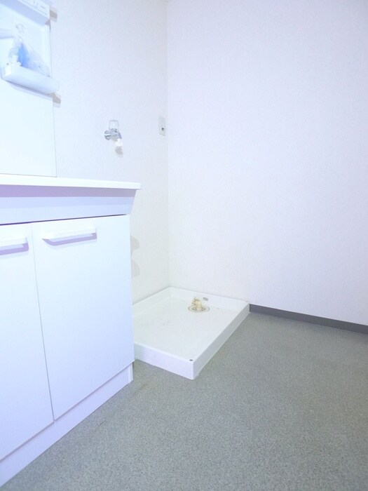 物件内観写真18　(洗濯機置場)