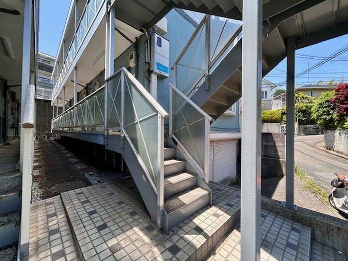 物件外観写真2　(エントランス部分)