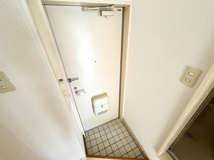 物件内観写真18　(玄関)