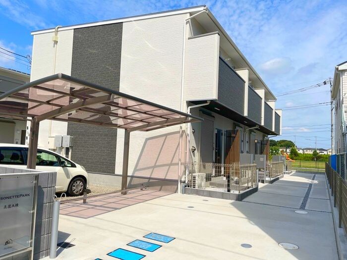 物件外観写真2　(エントランス部分)