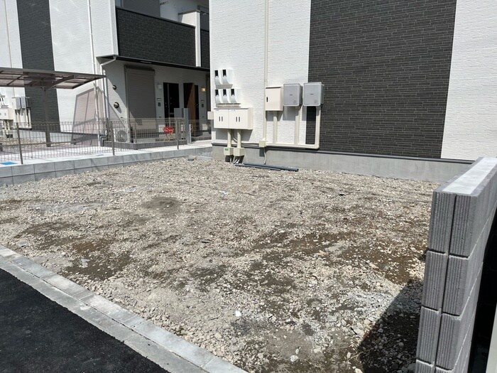 物件外観写真6　(駐車場)