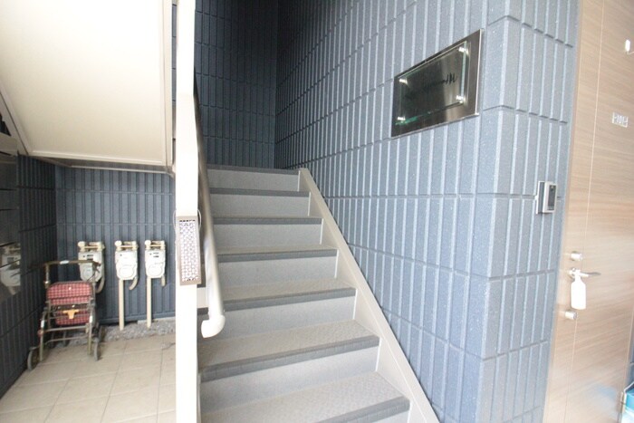 物件外観写真4　(エントランス部分)