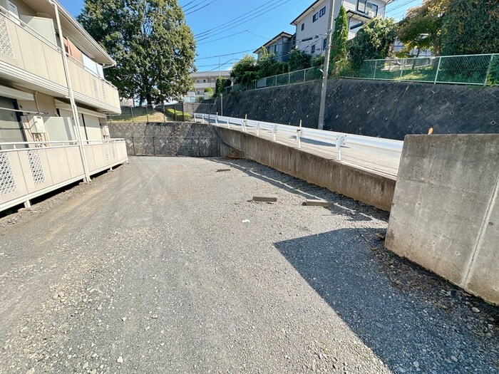 物件外観写真5　(駐車場)