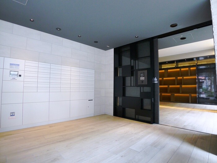 物件外観写真5　(エントランス部分)