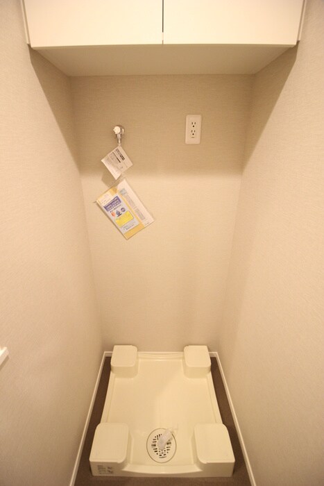 物件内観写真14　(洗濯機置場)