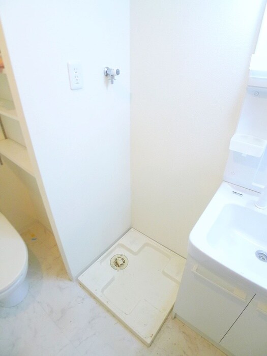 物件内観写真12　(洗濯機置場)