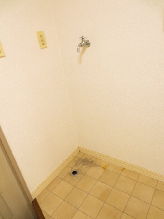 物件内観写真8　(洗濯機置場)