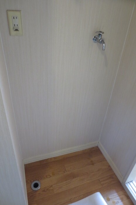 物件内観写真9　(洗濯機置場)