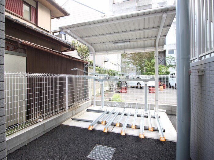 物件外観写真4　(駐輪場)
