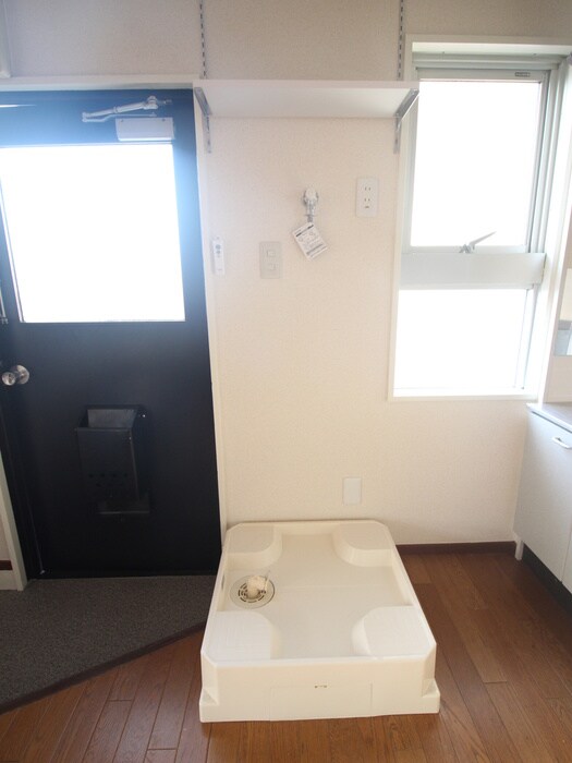 物件内観写真12　(洗濯機置場)