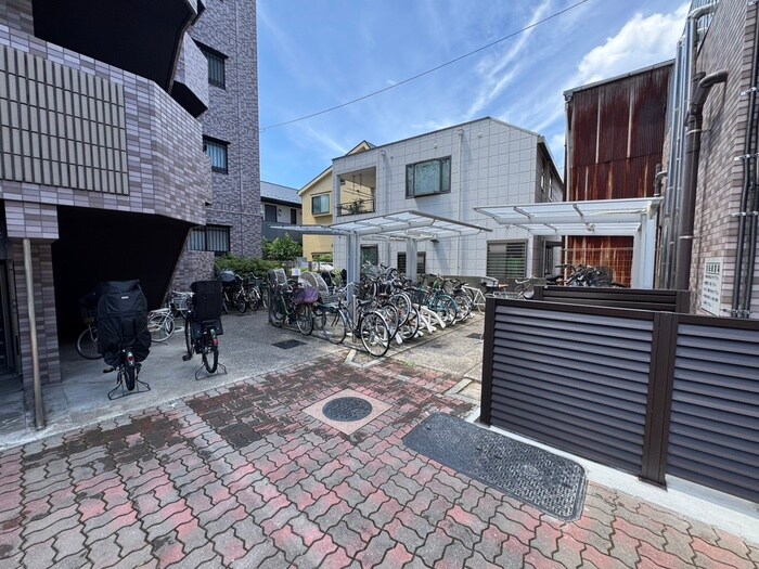 物件外観写真5　(駐輪場)