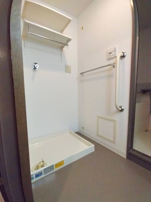 物件内観写真11　(洗濯機置場)