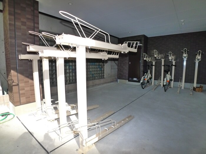 物件外観写真3　(駐輪場)