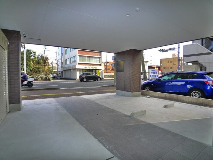 物件外観写真4　(駐車場)