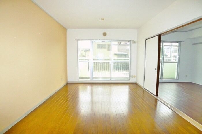 物件内観写真7　(室内からの展望)