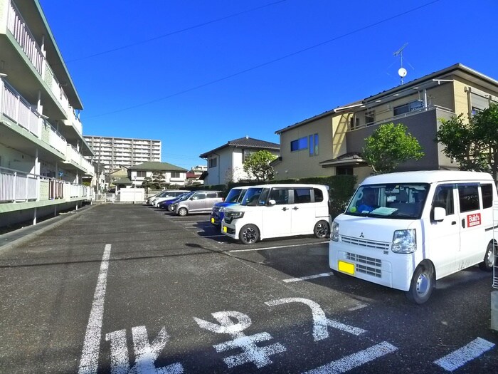 物件外観写真4　(駐車場)