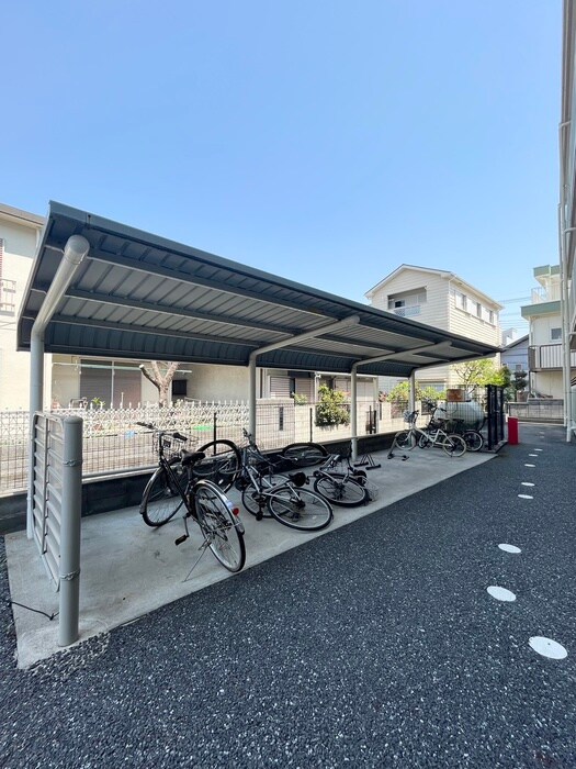 物件外観写真3　(駐輪場)