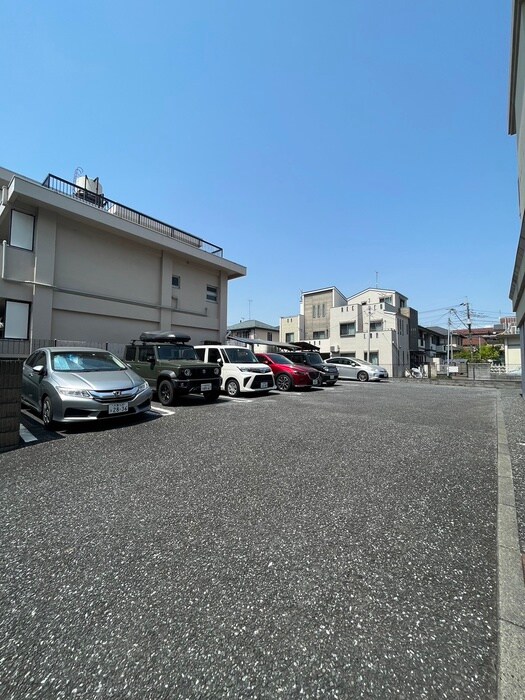 物件外観写真6　(駐車場)