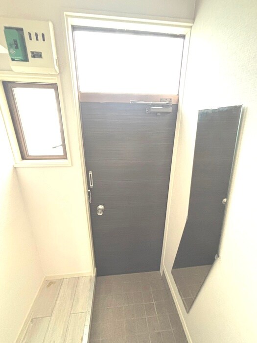 物件内観写真16　(玄関)