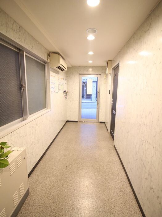 物件外観写真4　(エントランス部分)