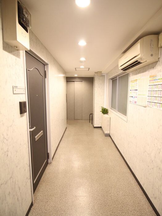 物件外観写真5　(エントランス部分)