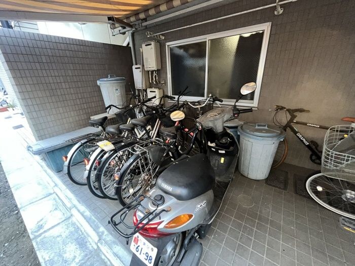 物件外観写真6　(駐輪場)