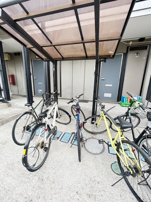 物件外観写真3　(駐輪場)